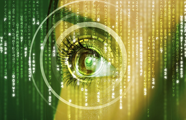 Moderna kibernetička žena s matričnim okom